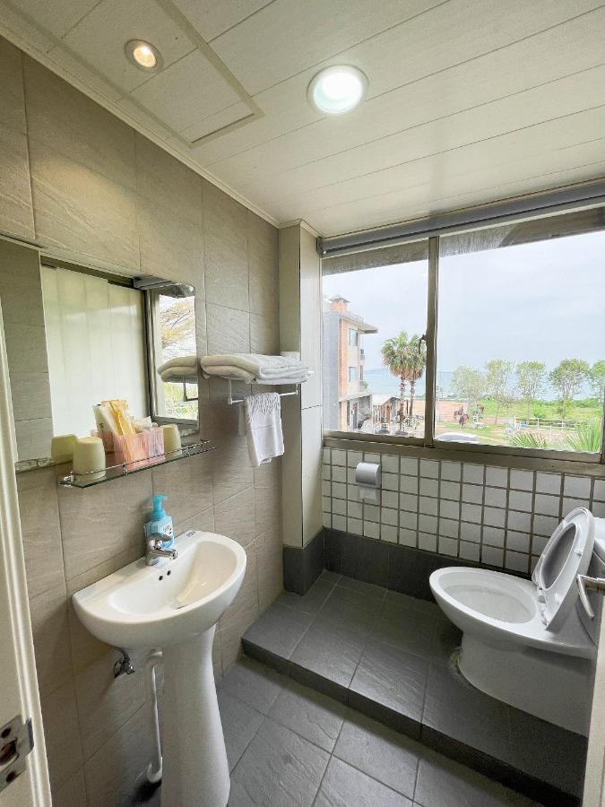 Breeze And Waves Hostel Jinning Экстерьер фото